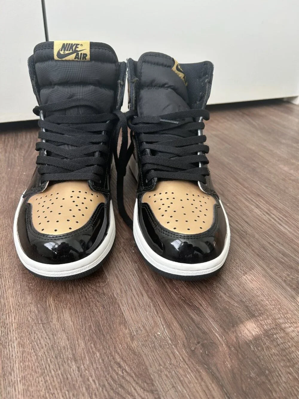Air Jordan 1 High Gold Toe 2018 Men's Size 9